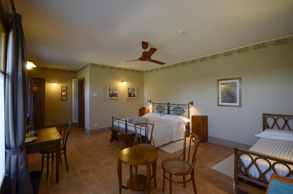 Podere Carceroni Poggi del Sasso Pokoj fotografie